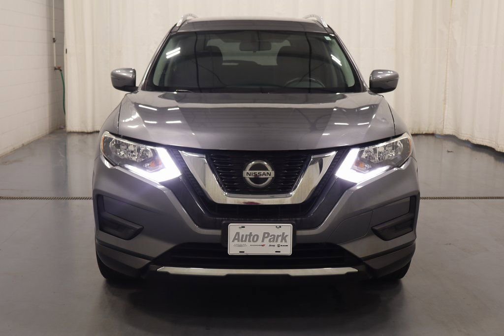 Used 2018 Nissan Rogue SV image 4