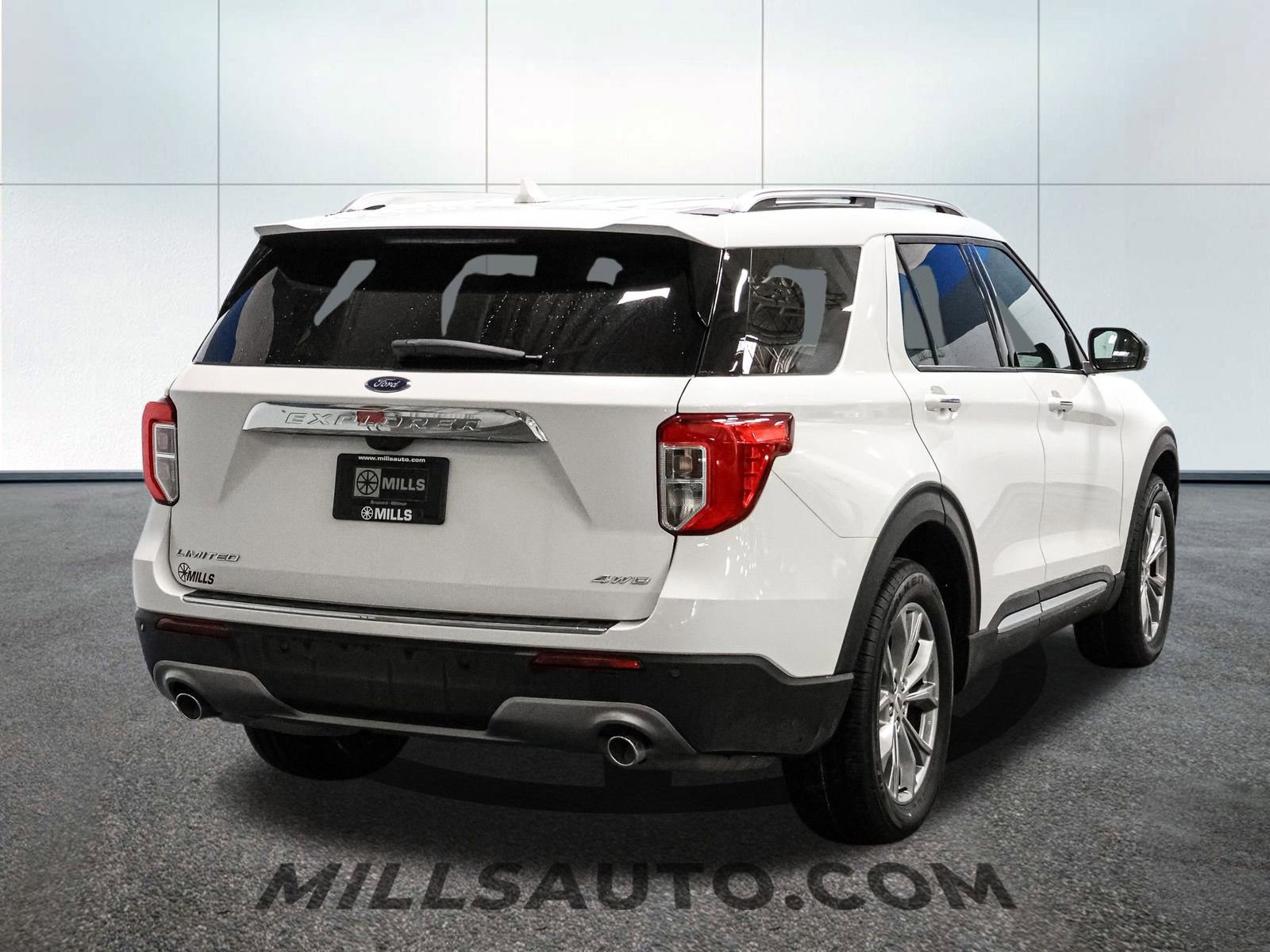 Used 2023 Ford Explorer Limited w/ Equipment Group 301A image 7