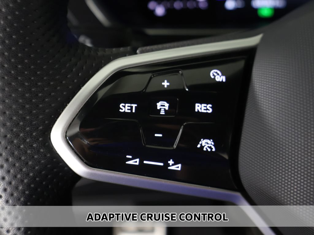 Used 2024 Volkswagen Tiguan SE R-Line AWD/4WD image 4