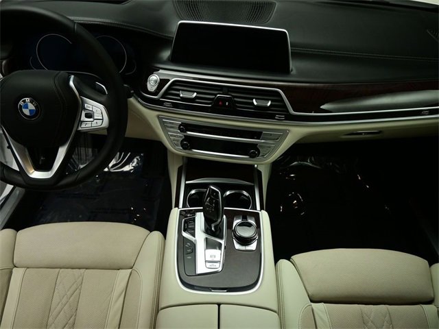 Used 2017 BMW 750i image 6