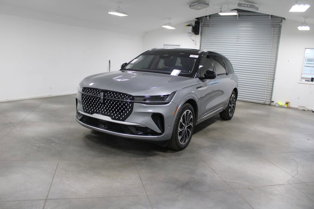 Used 2024 Lincoln Nautilus Reserve image 4