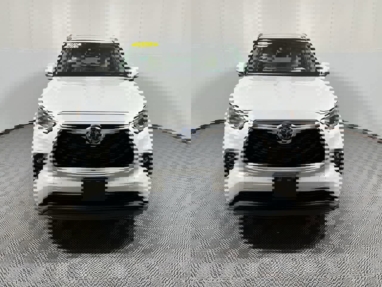 Used 2023 Toyota Highlander XLE image 2