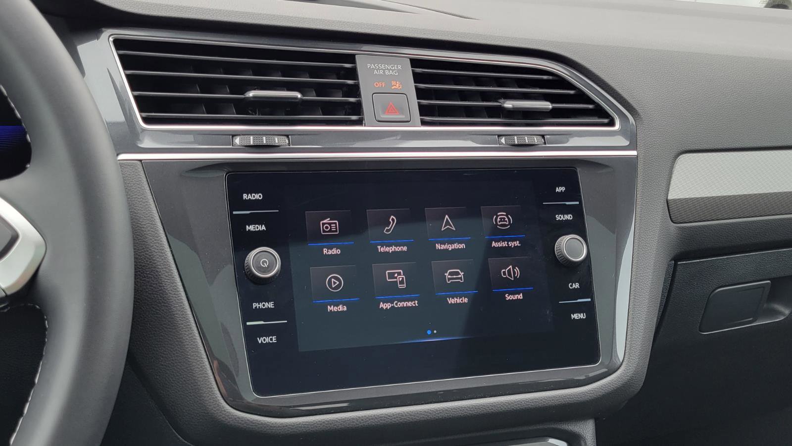 Certified 2023 Volkswagen Tiguan SE w/ Panoramic Sunroof Package image 25