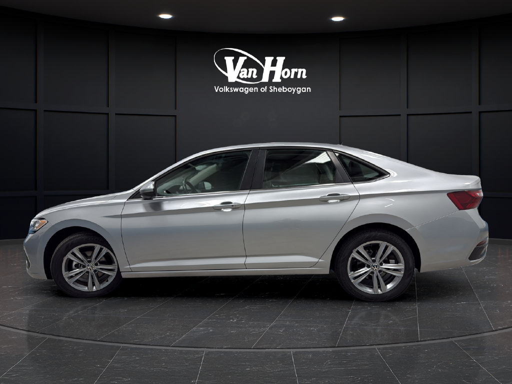 Certified 2024 Volkswagen Jetta SE FWD image 4