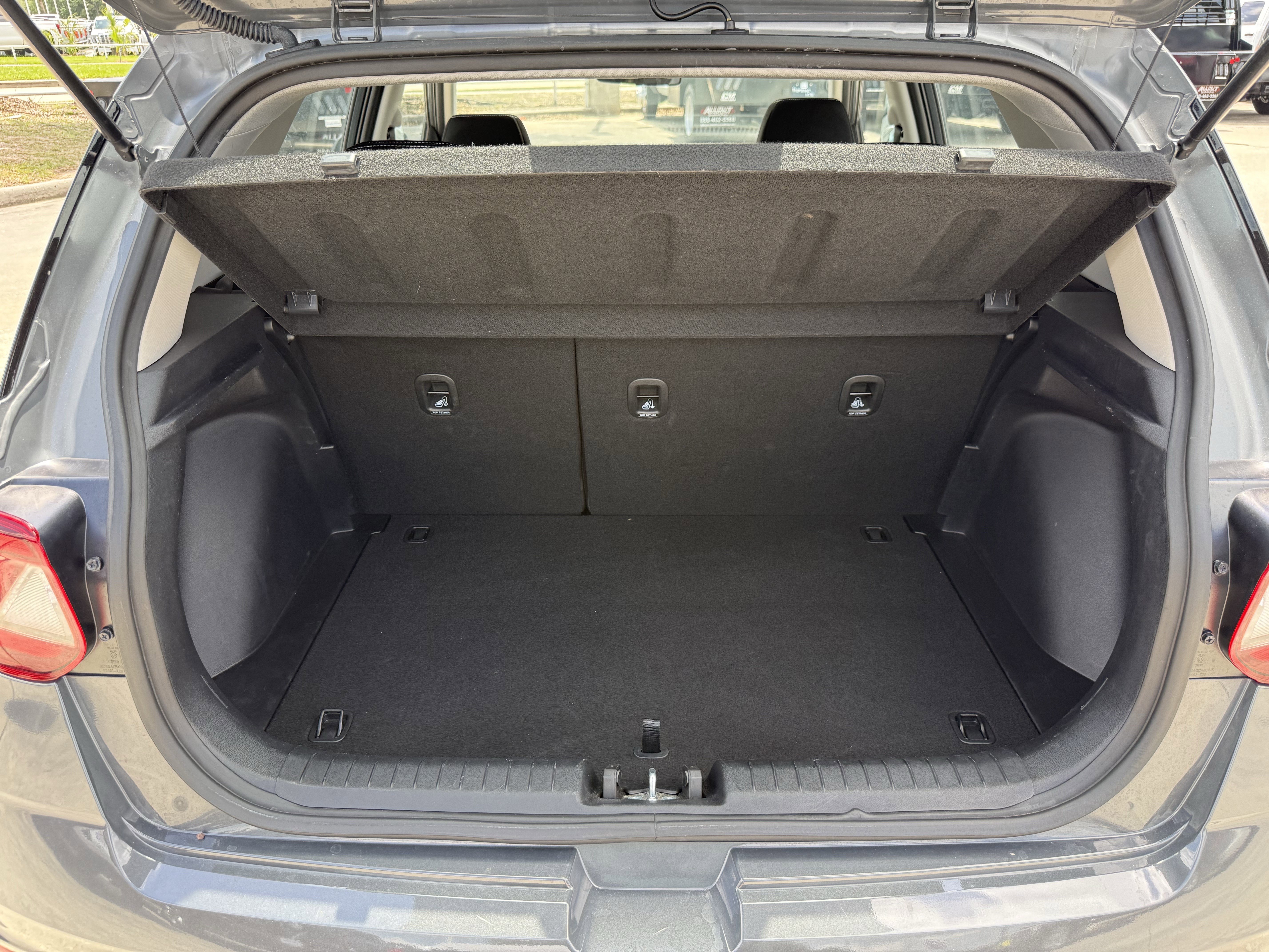 Used 2025 Hyundai Venue SEL FWD image 32