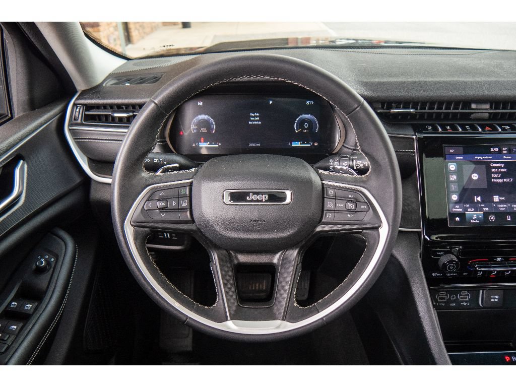 Used 2023 Jeep Grand Cherokee Laredo AWD/4WD image 23