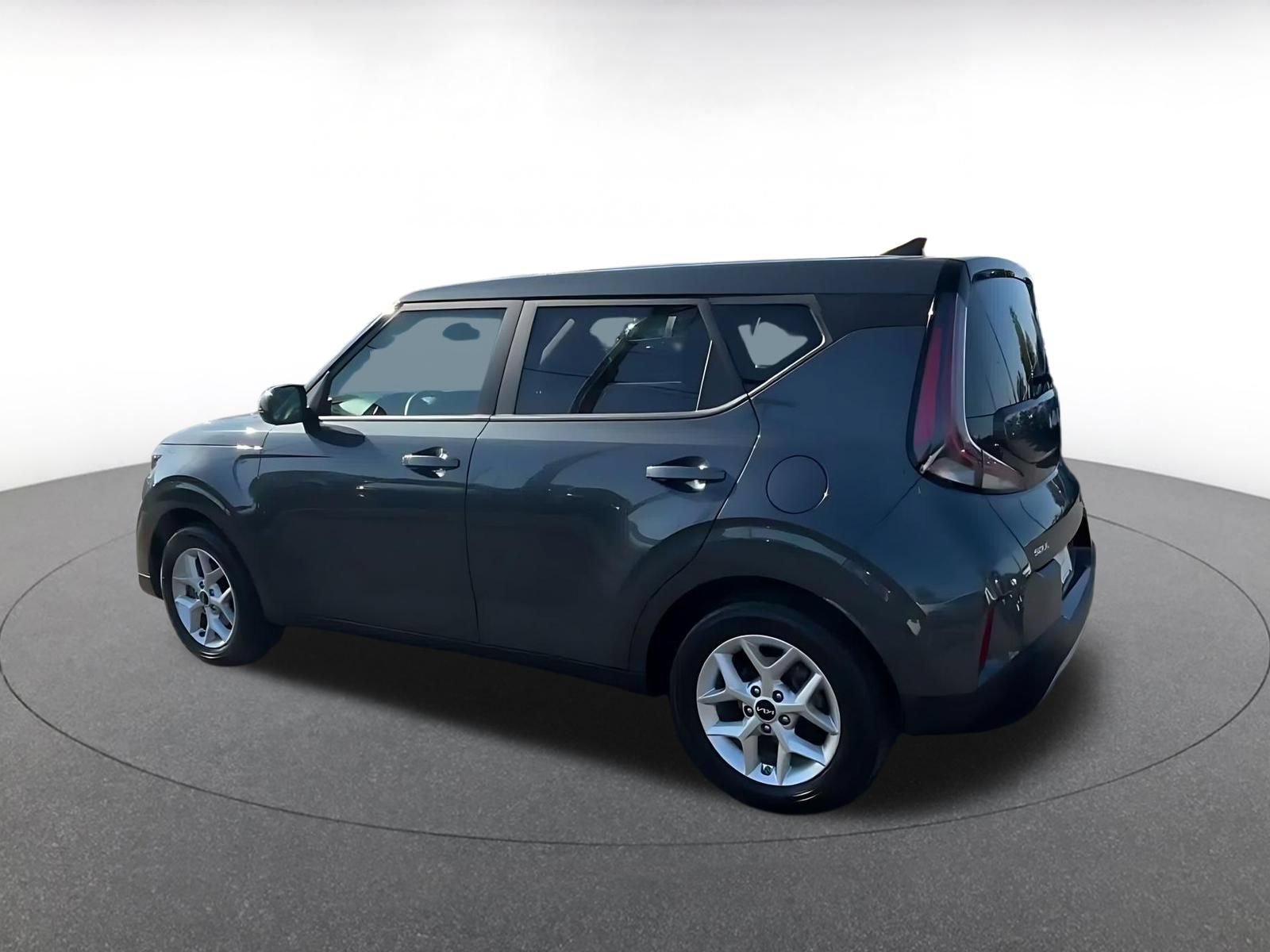 Used 2025 Kia Soul LX w/ LX Technology Package FWD image 9