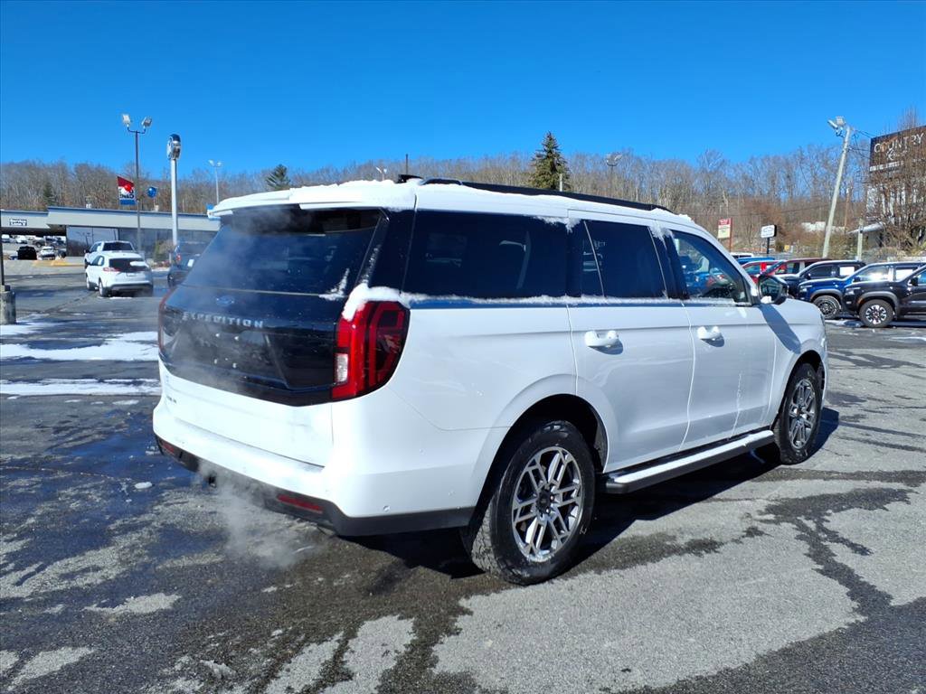 Used 2025 Ford Expedition Active image 4