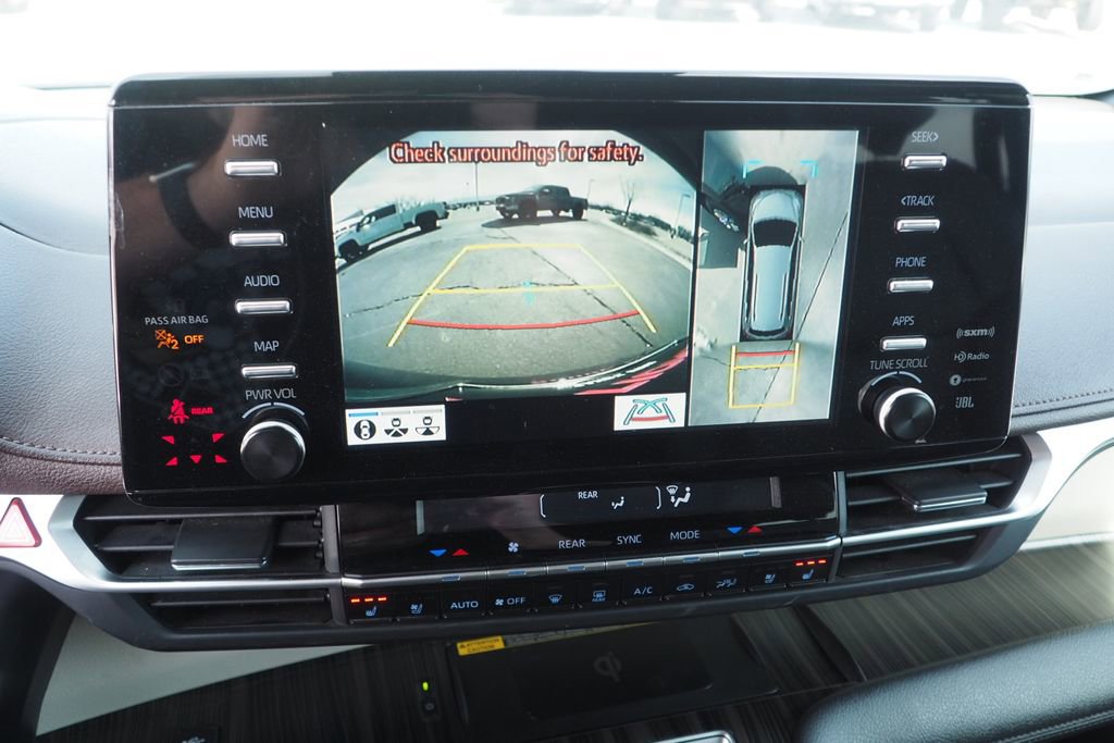 Used 2023 Toyota Sienna Platinum image 26