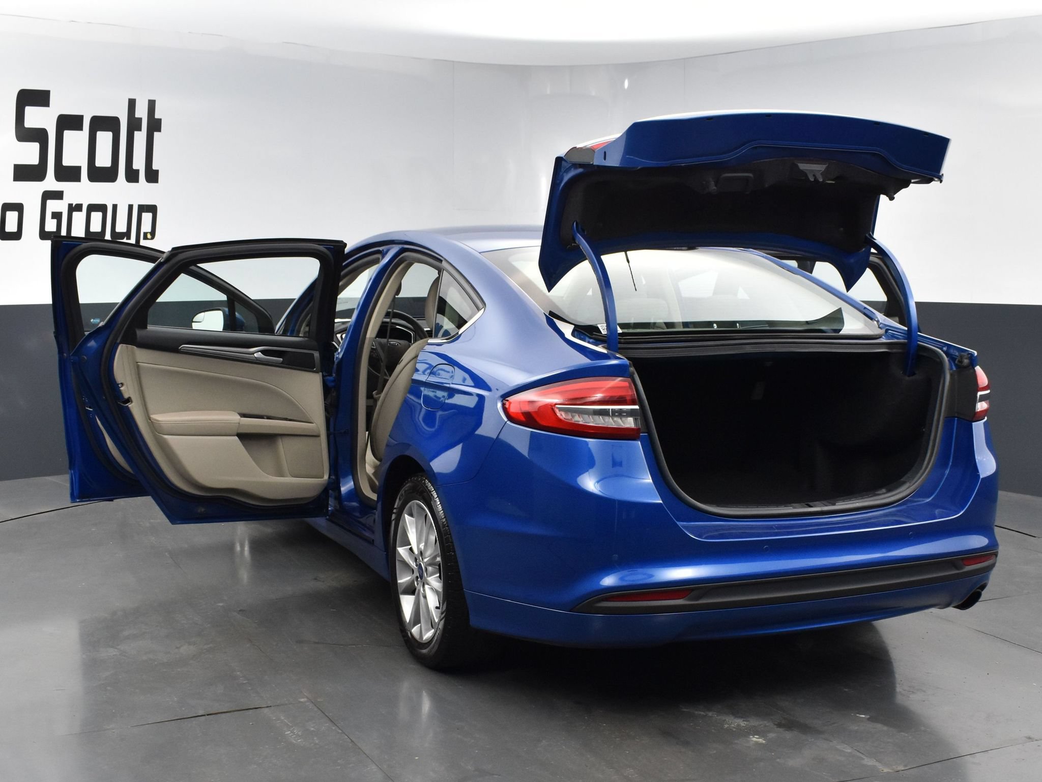 Used 2017 Ford Fusion SE w/ Fusion SE Technology Package FWD image 27
