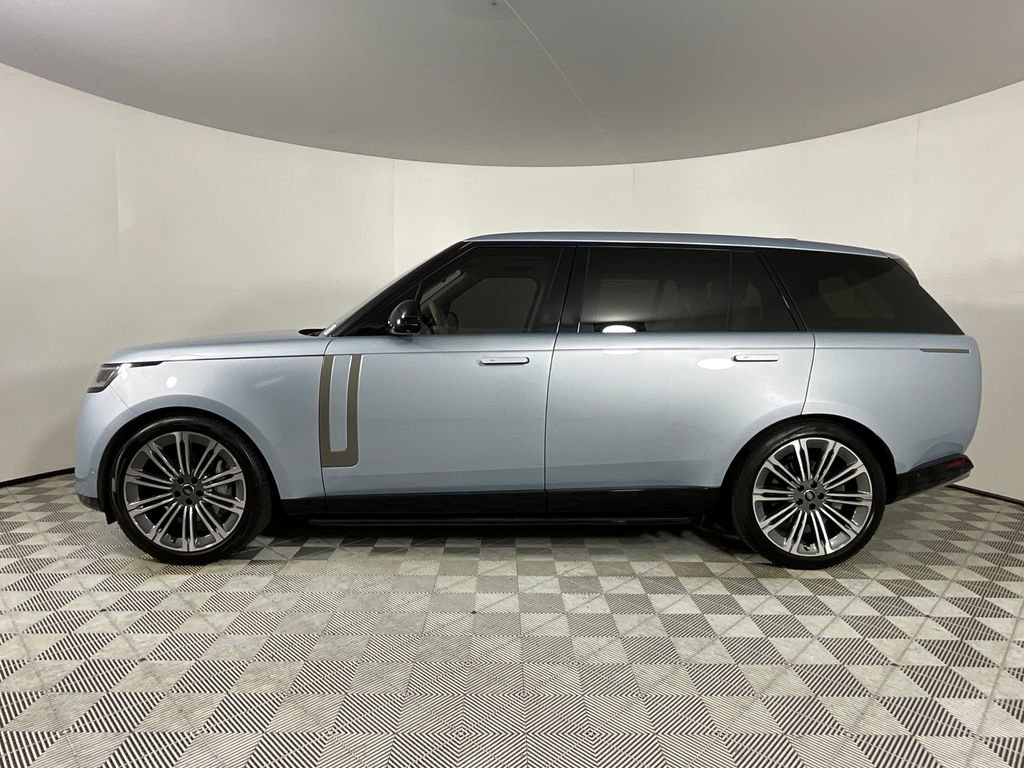 Certified 2024 Land Rover Range Rover Long Wheelbase SE AWD/4WD image 2