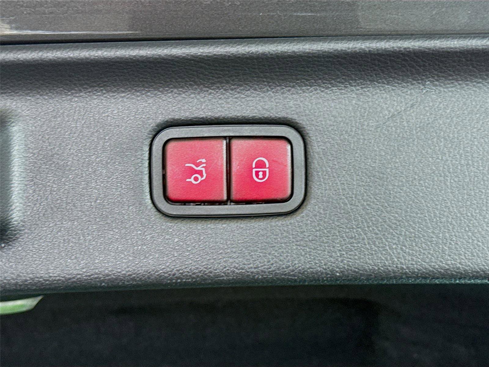 Used 2024 Mercedes-Benz S 580e 4MATIC Sedan image 17