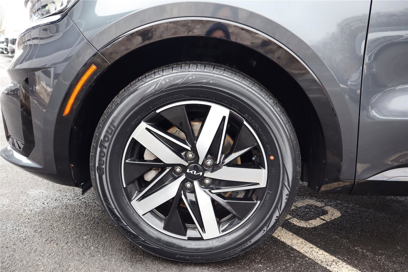 Certified 2022 Kia Sorento S w/ Panoramic Sunroof Package image 8