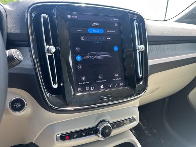 Certified 2023 Volvo XC40 B5 Plus w/ Climate Package AWD/4WD image 18
