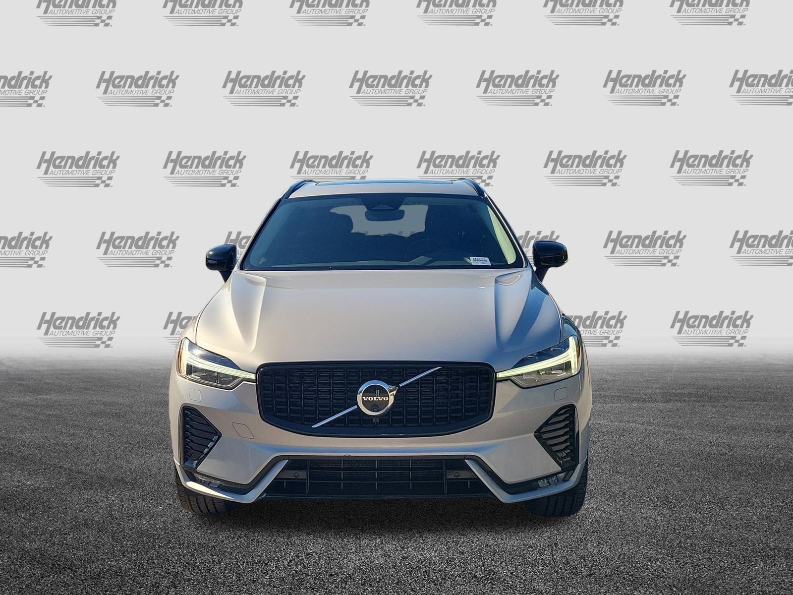 Used 2025 Volvo XC60 B5 Plus image 3