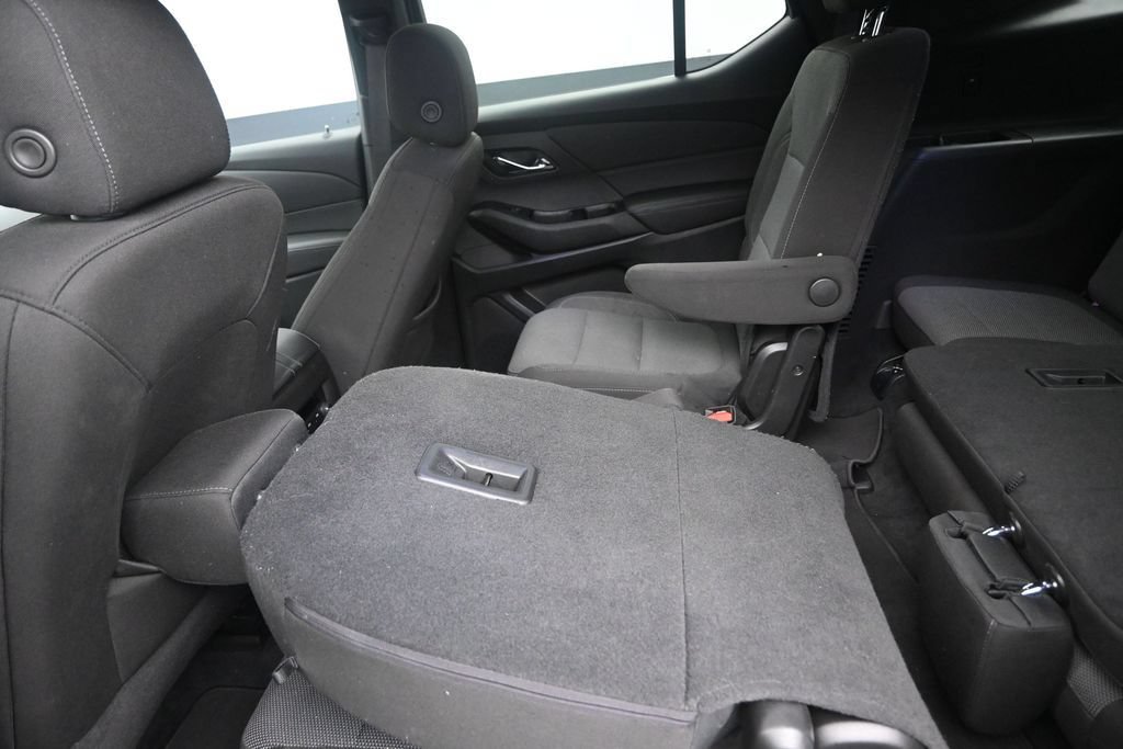 Used 2023 Chevrolet Traverse LT FWD image 14