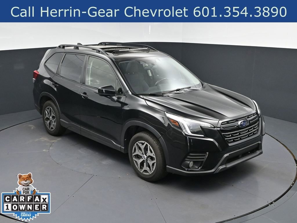 Used 2023 Subaru Forester Premium image 1