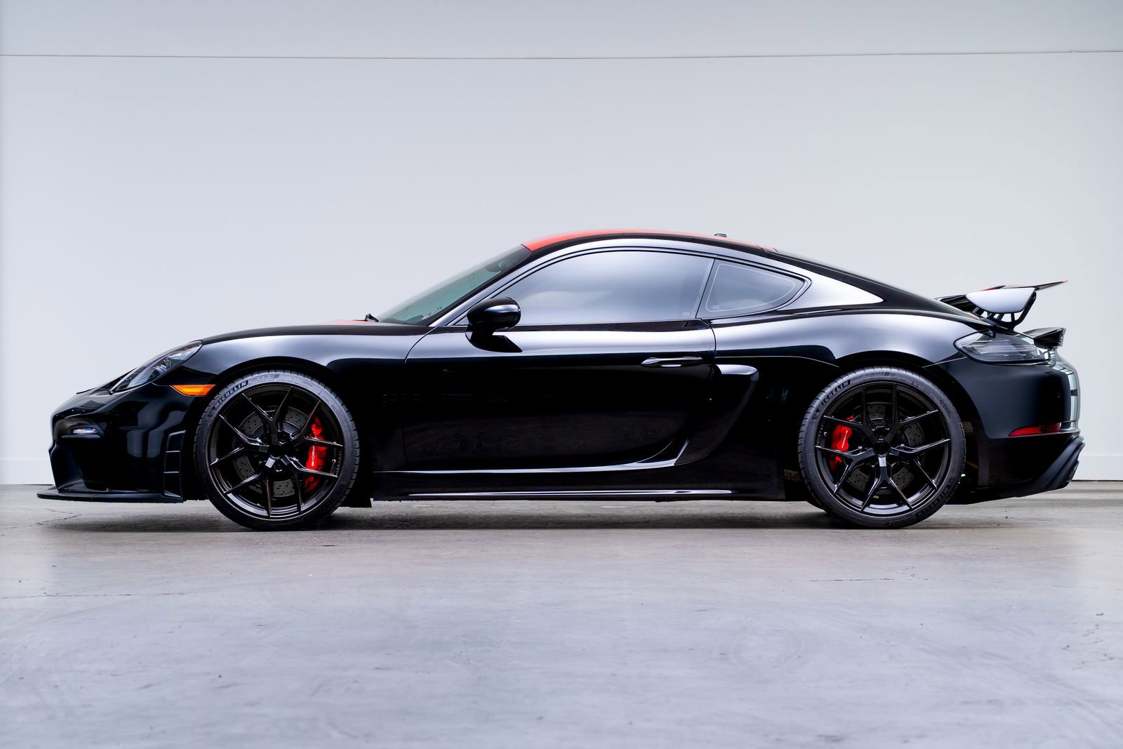 Used 2020 Porsche 718 Cayman GT4 RWD image 4