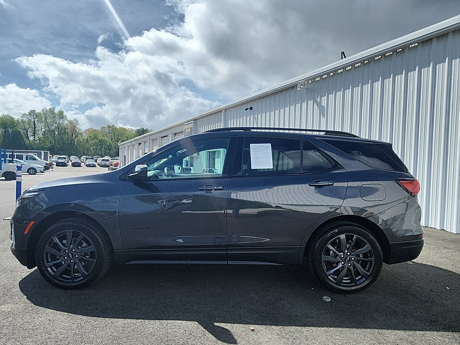 Used 2023 Chevrolet Equinox RS AWD/4WD image 2