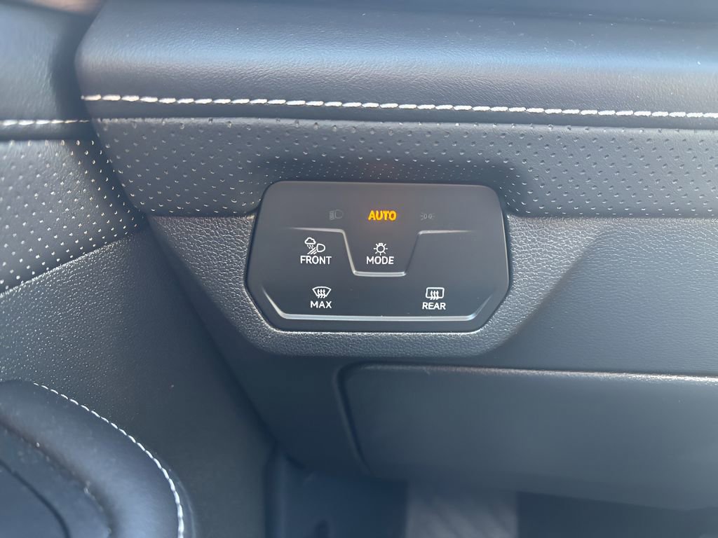 Used 2025 Volkswagen Atlas SE image 20