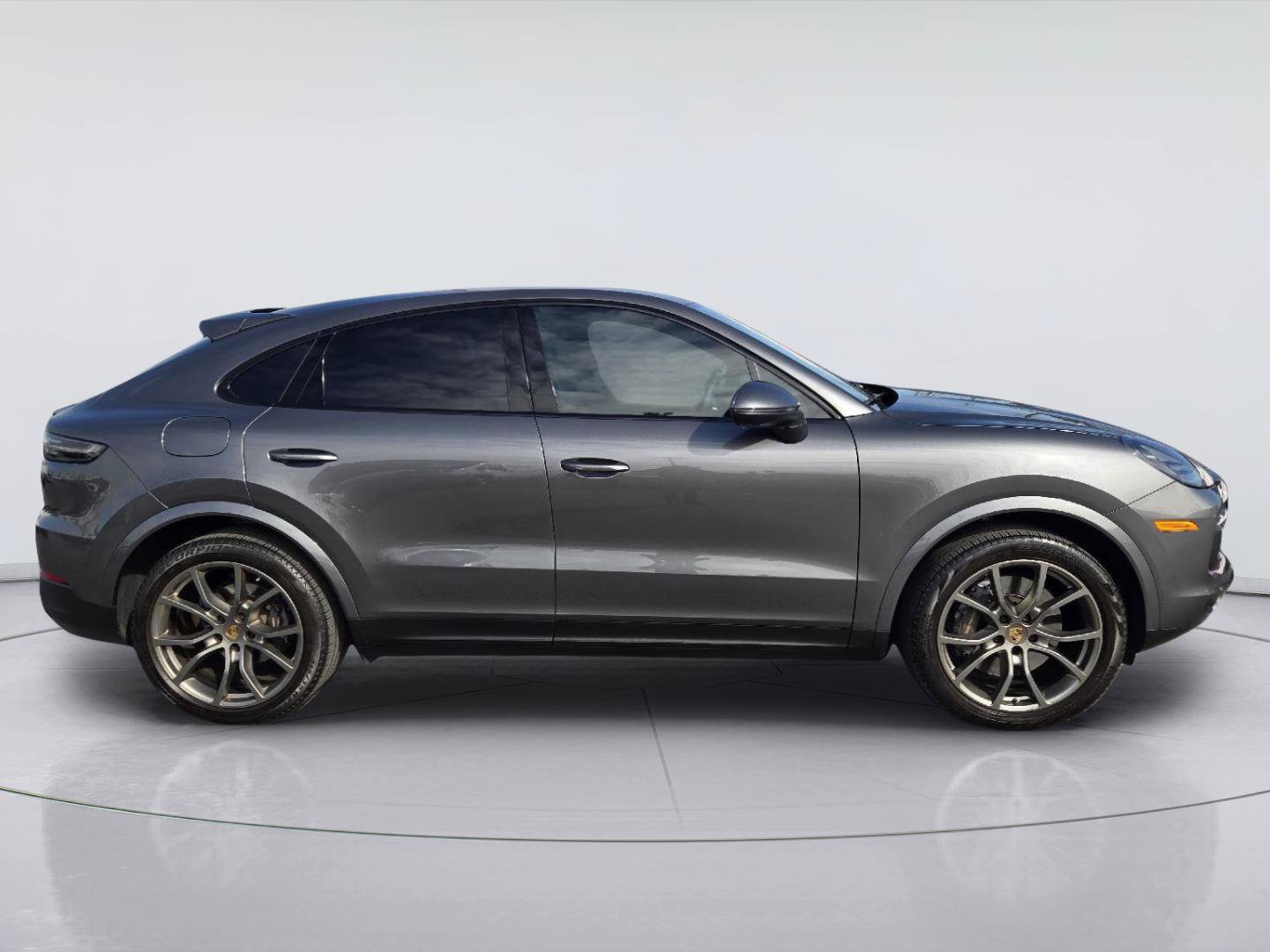 Used 2022 Porsche Cayenne Platinum Edition AWD/4WD image 4