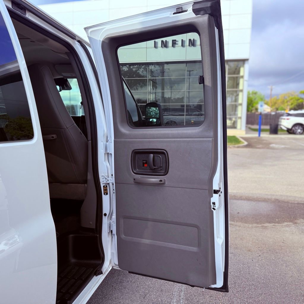 Used 2025 Chevrolet Express 3500 LT w/ LT Preferred Equipment Group image 23