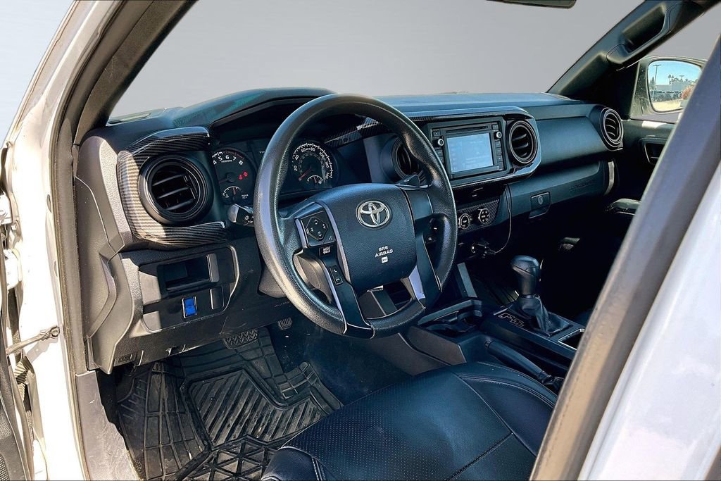 Used 2017 Toyota Tacoma SR RWD image 4