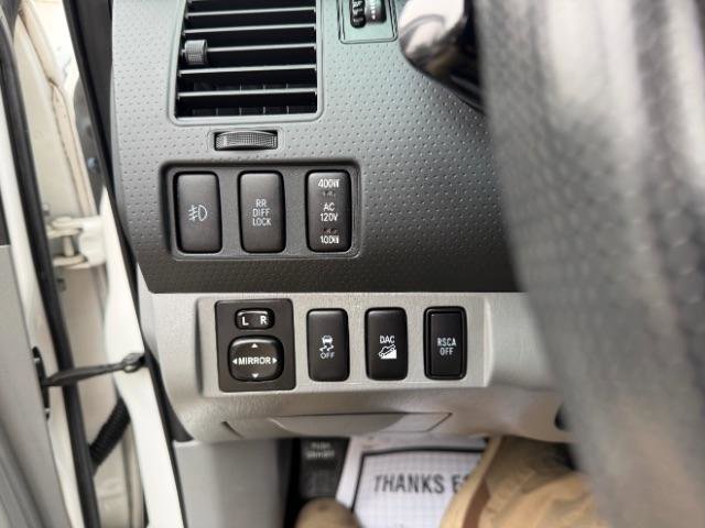 Used 2015 Toyota Tacoma 4x4 Double Cab w/ TRD Off-Road Package image 23