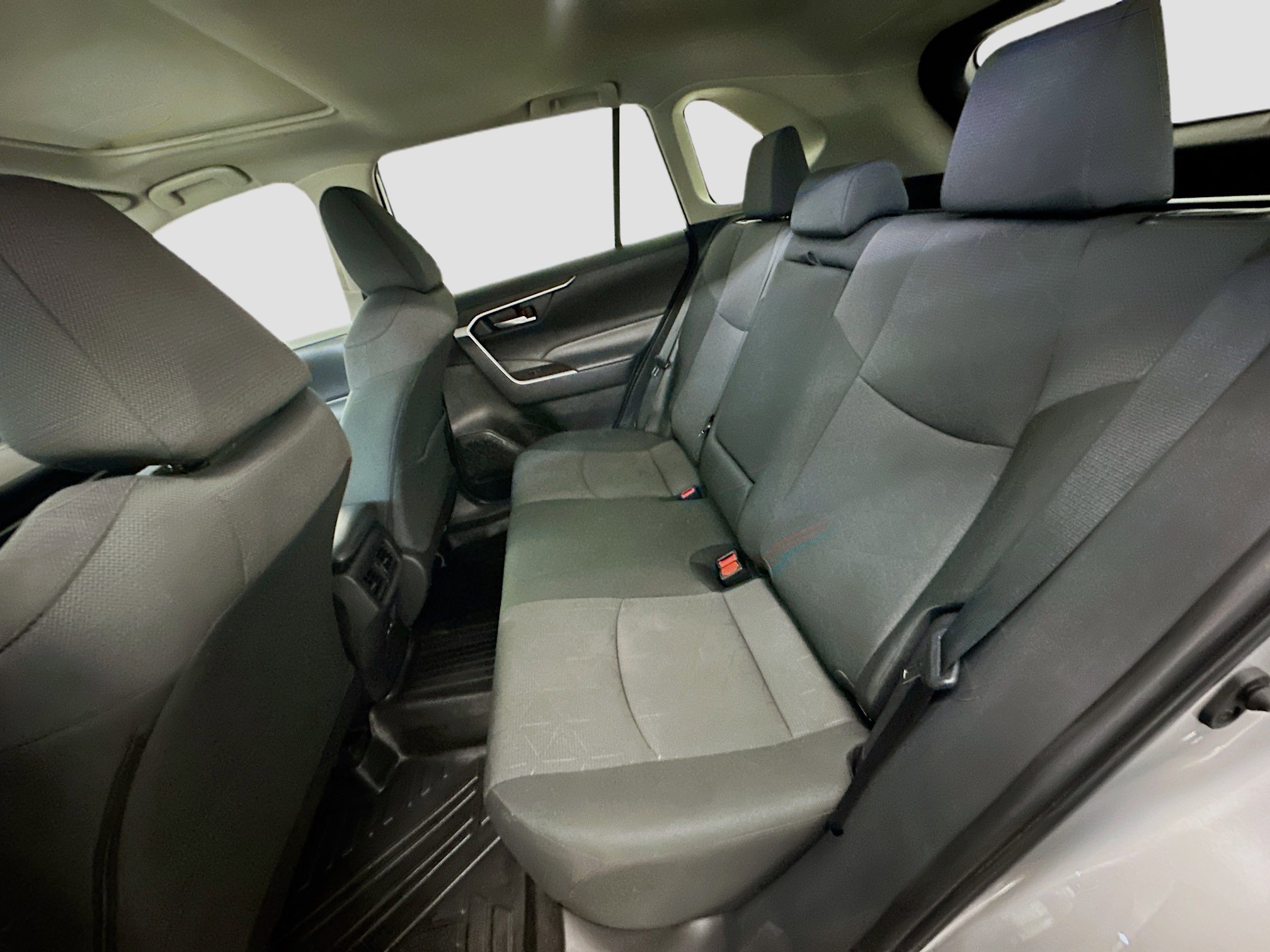 Used 2025 Toyota RAV4 XLE image 30