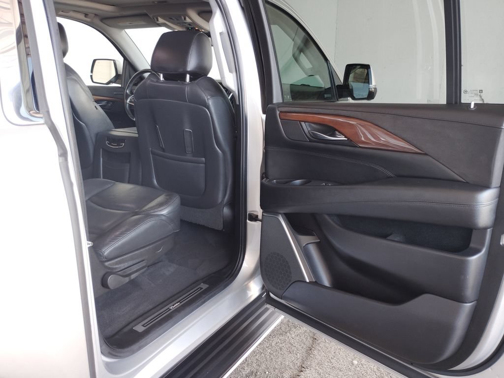 Used 2020 Cadillac Escalade ESV Luxury RWD image 14