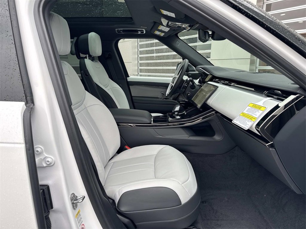 New 2026 Land Rover Range Rover Sport Dynamic SE image 9