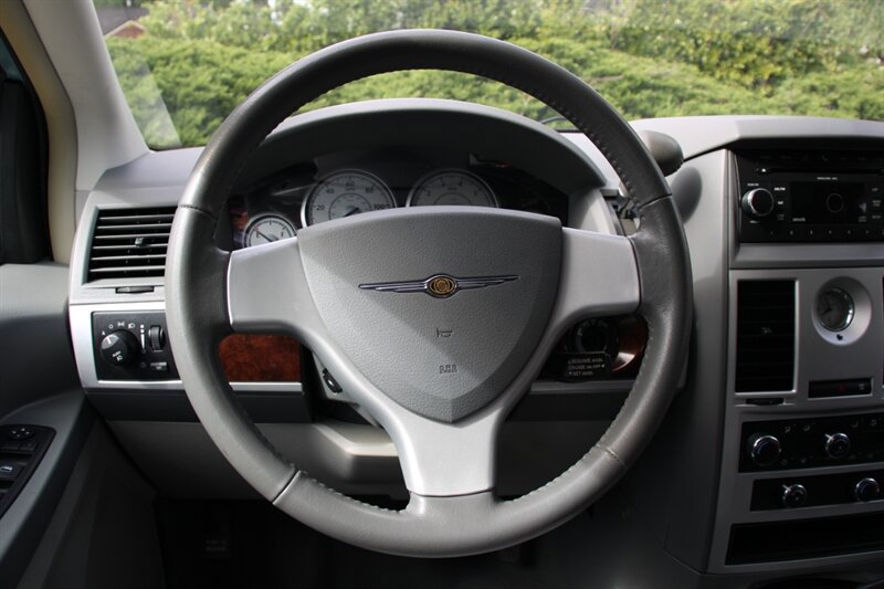 Used 2010 Chrysler Town & Country Touring FWD image 19