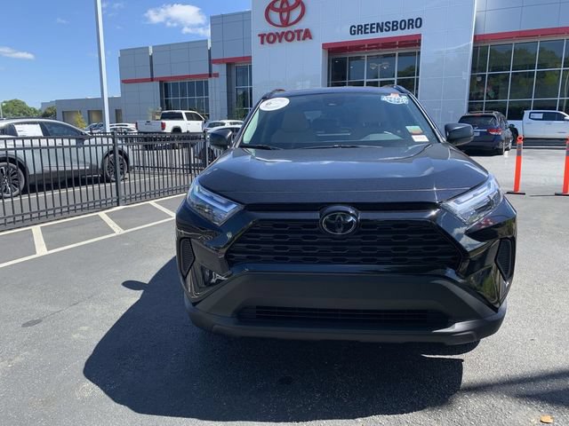 Used 2025 Toyota RAV4 LE AWD/4WD image 3