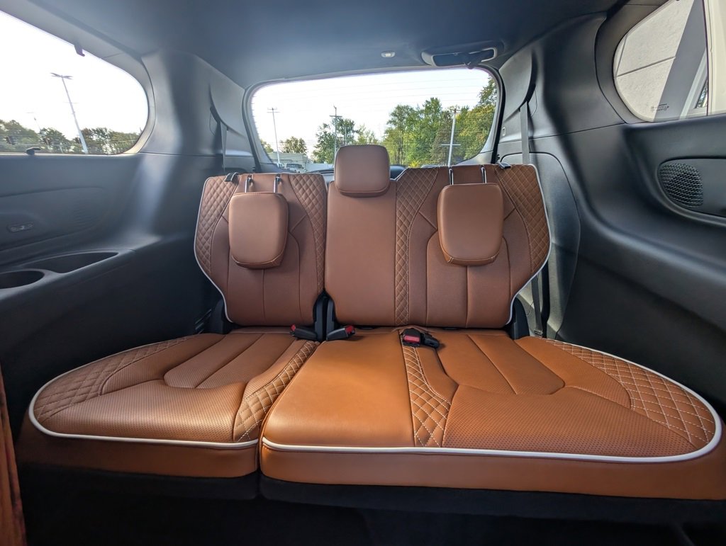 New 2026 Chrysler Pacifica Pinnacle image 19