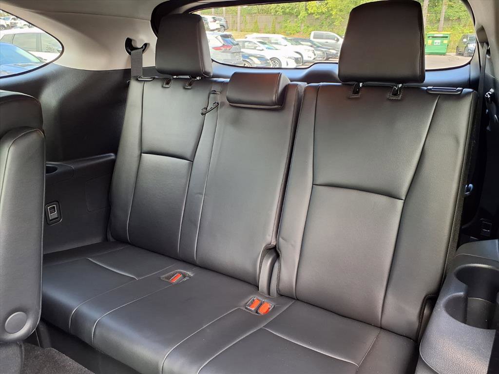 Used 2024 Toyota Highlander XLE image 11
