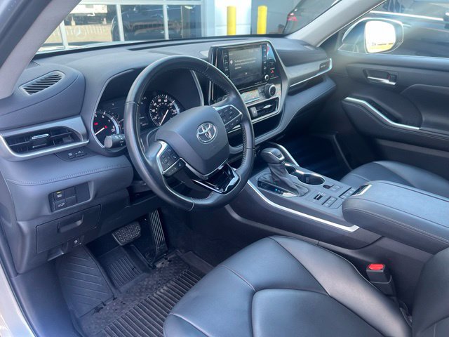 Used 2021 Toyota Highlander XLE AWD/4WD image 22