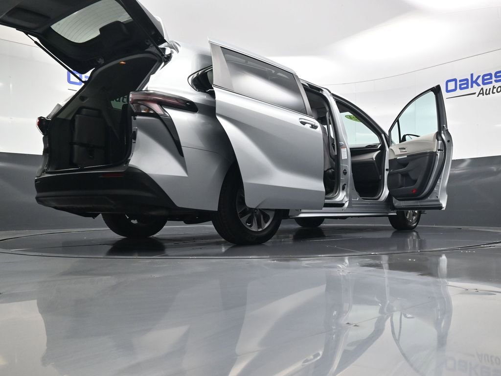 Used 2024 Toyota Sienna LE image 48