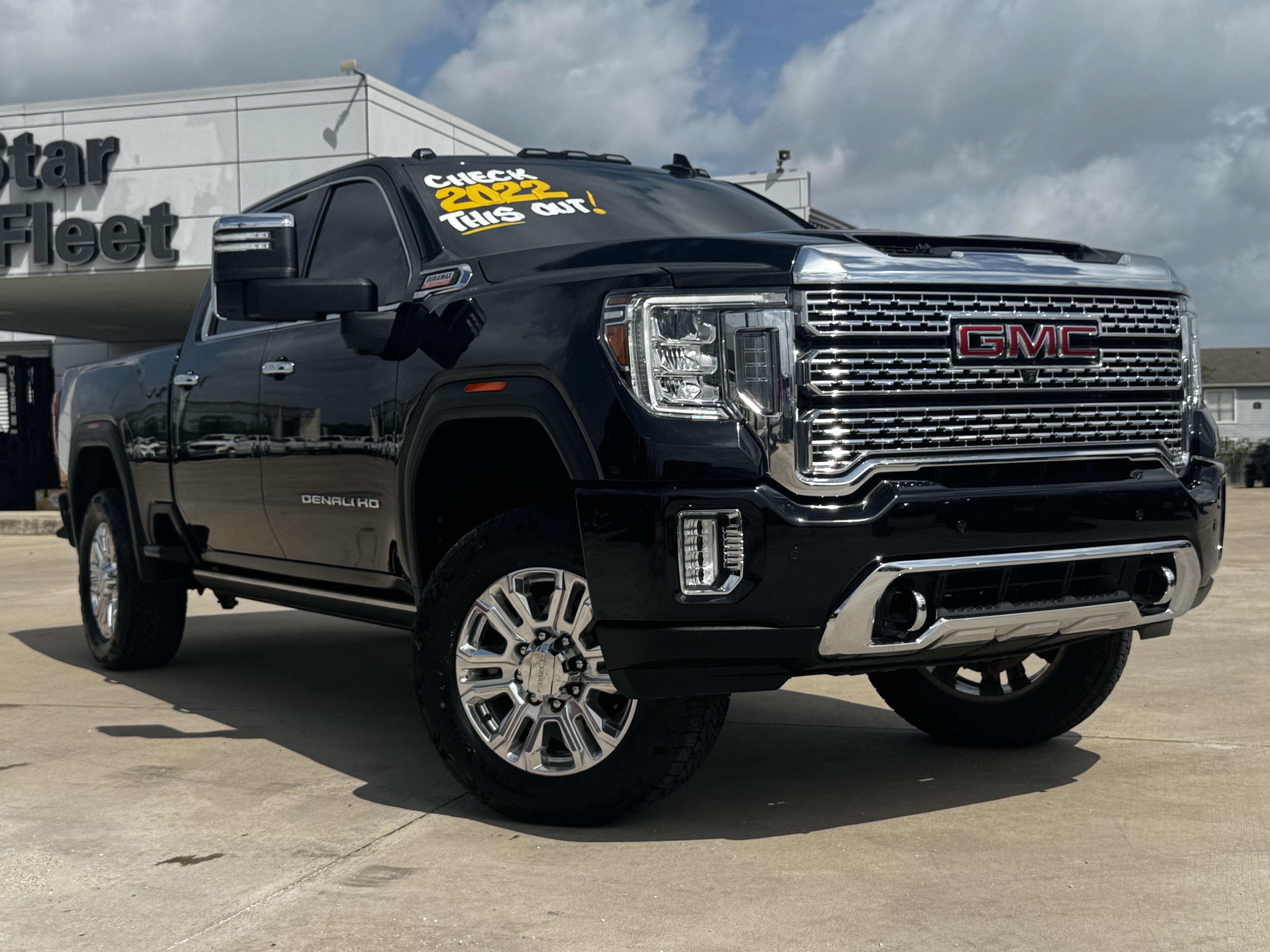 Used 2022 GMC Sierra 2500 Denali w/ Denali Ultimate Package AWD/4WD image 2