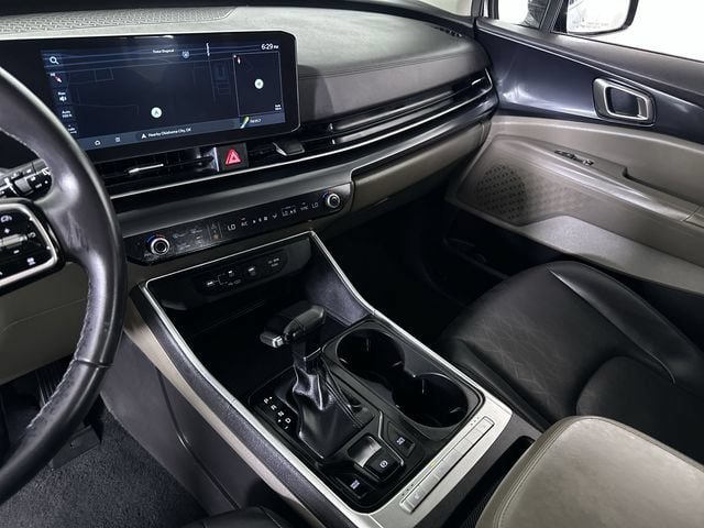 Used 2025 Kia Carnival FWD image 36