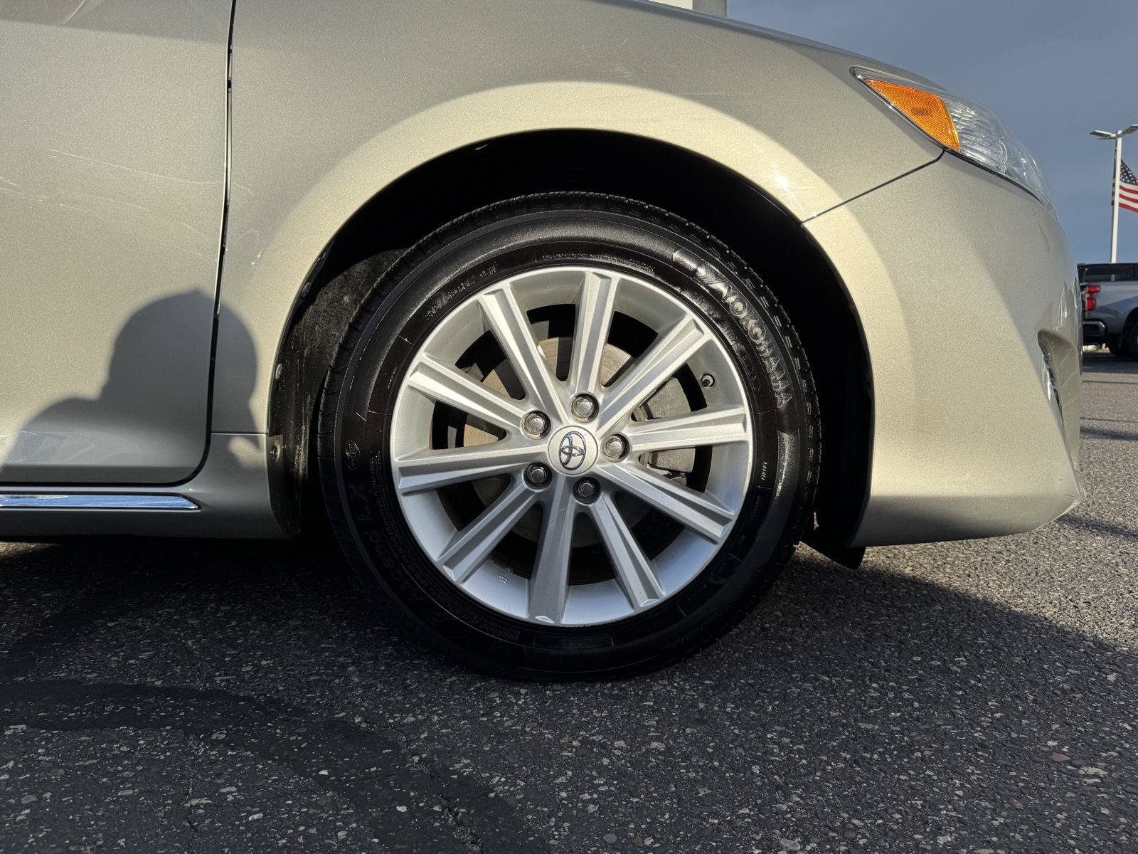 Used 2014 Toyota Camry XLE w/ Leather Package FWD image 9