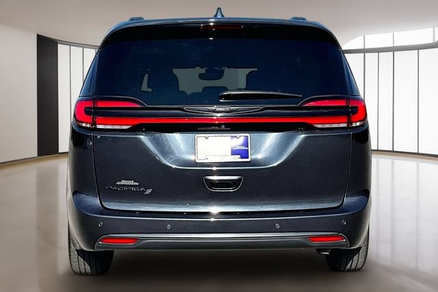 Used 2021 Chrysler Pacifica Touring-L w/ Uconnect Theater Family Group FWD image 5