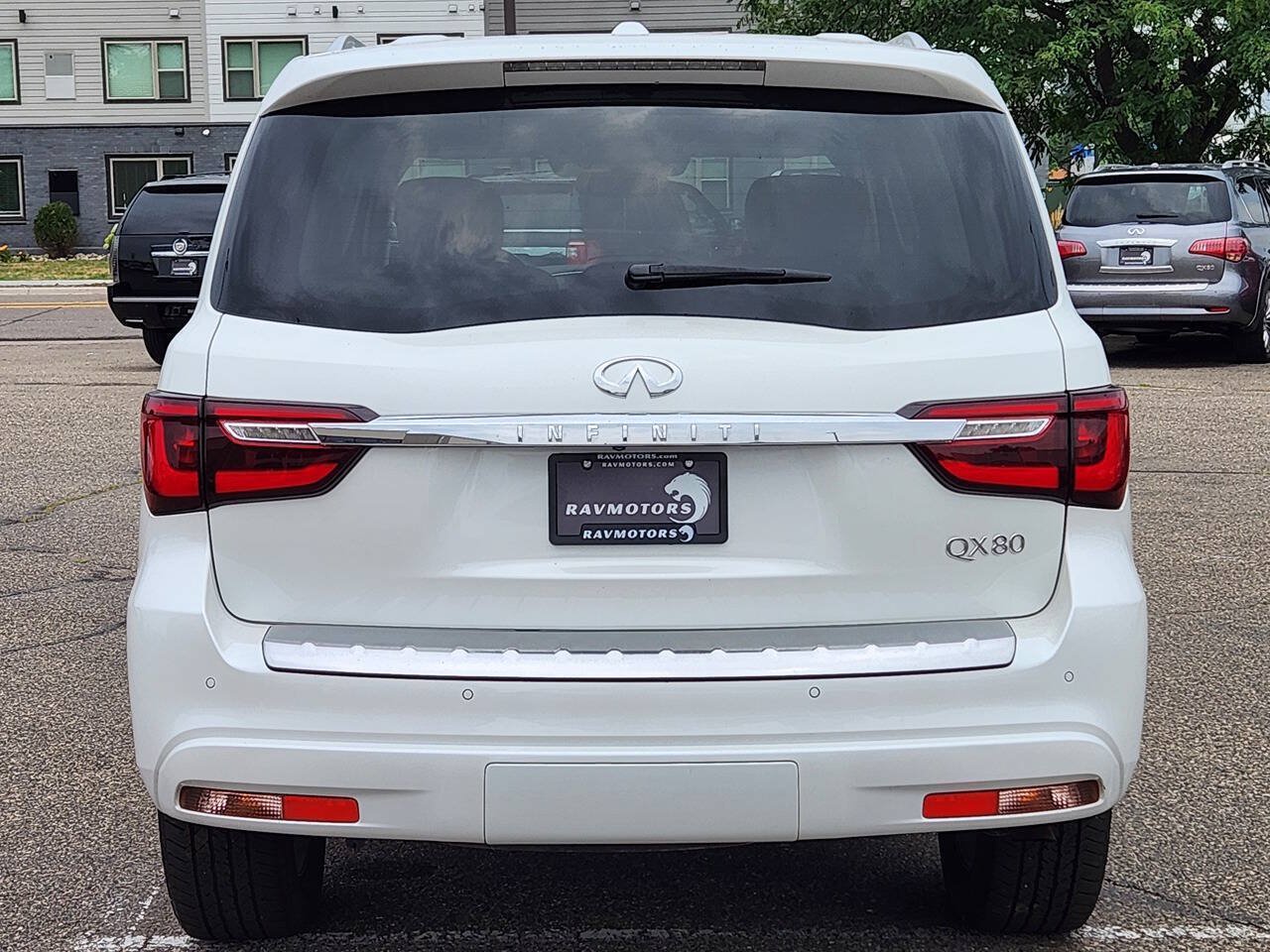 Used 2019 INFINITI QX80 Luxe w/ All-Season Package AWD/4WD image 9