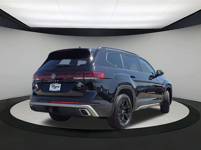 New 2025 Volkswagen Atlas Peak Edition SE image 7