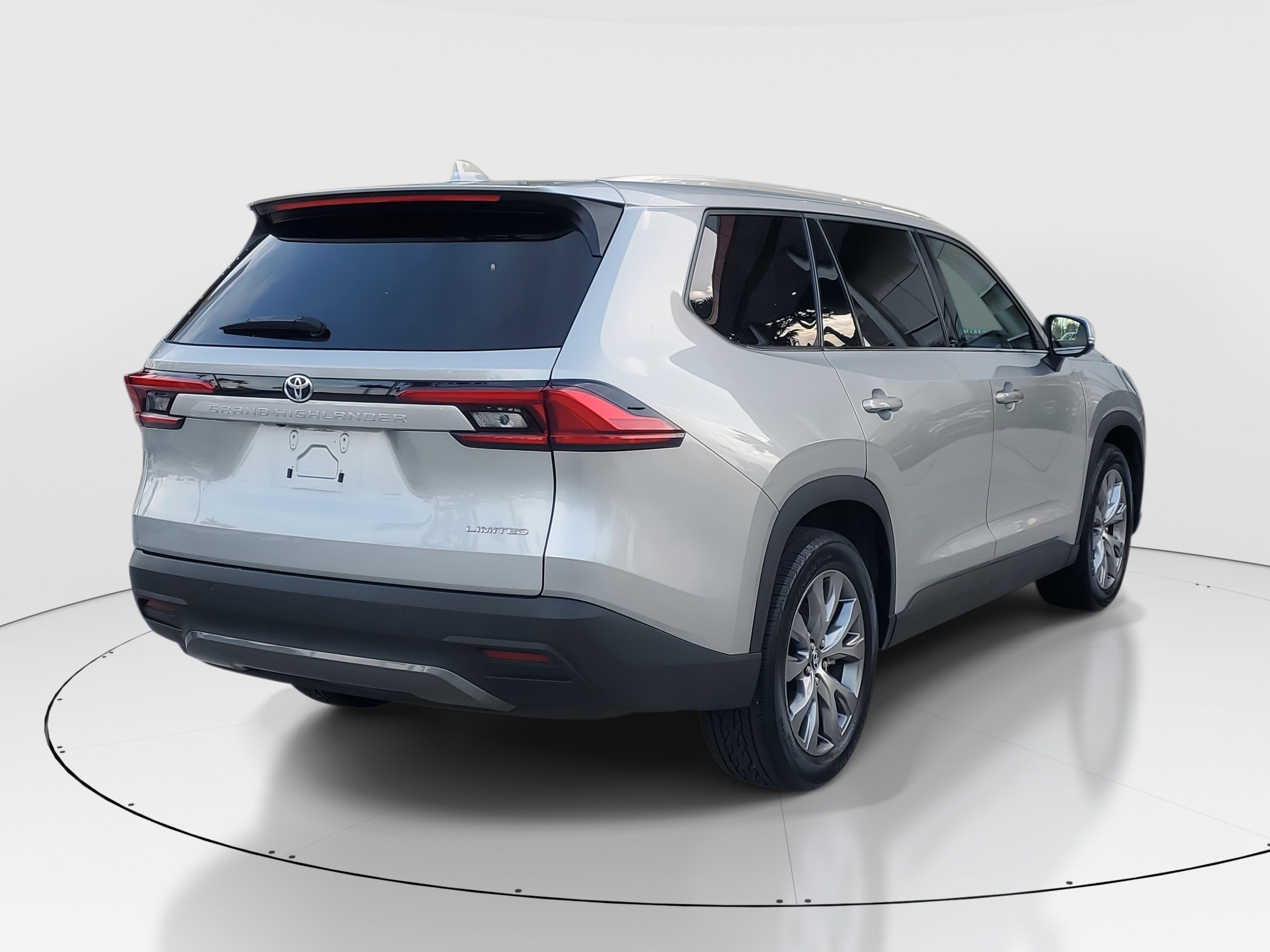 Used 2024 Toyota Grand Highlander Limited image 3
