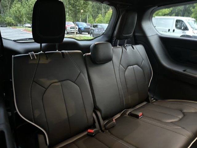 New 2026 Chrysler Pacifica Limited image 15