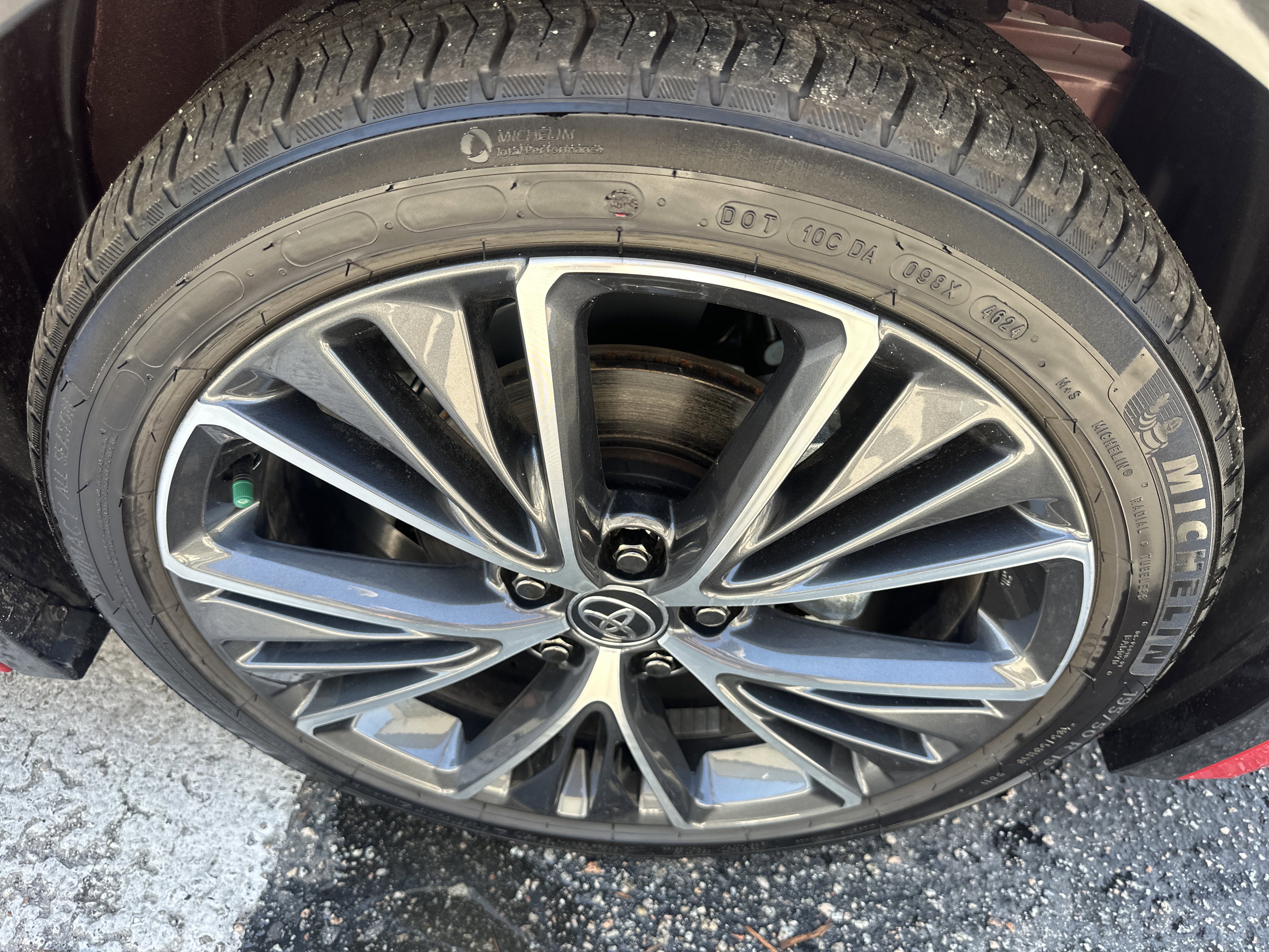 Used 2025 Toyota Prius XLE image 6