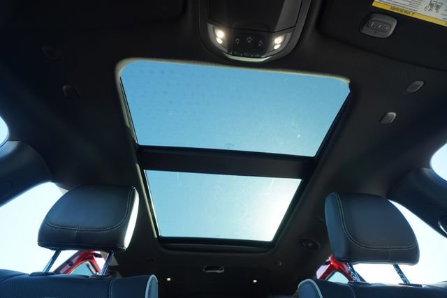 New 2026 Chrysler Pacifica Limited w/ Uconnect Theater Family Group image 11