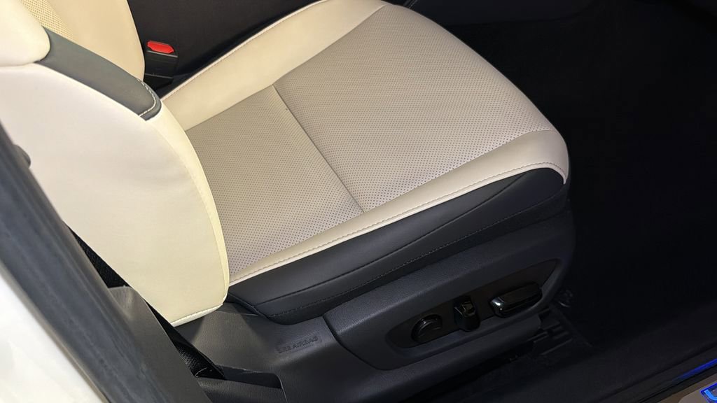 Certified 2025 Lexus ES 300h w/ Premium Package image 12