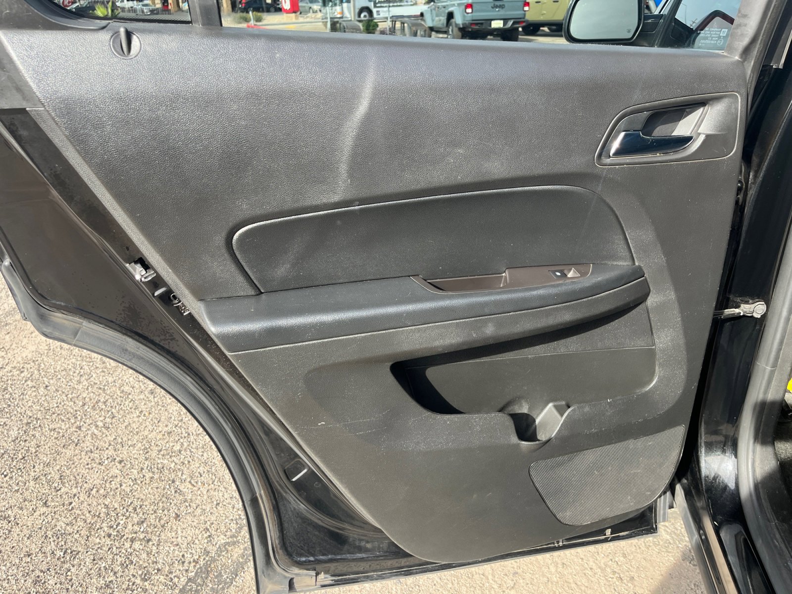 Used 2017 Chevrolet Equinox LT w/ Convenience Package image 16