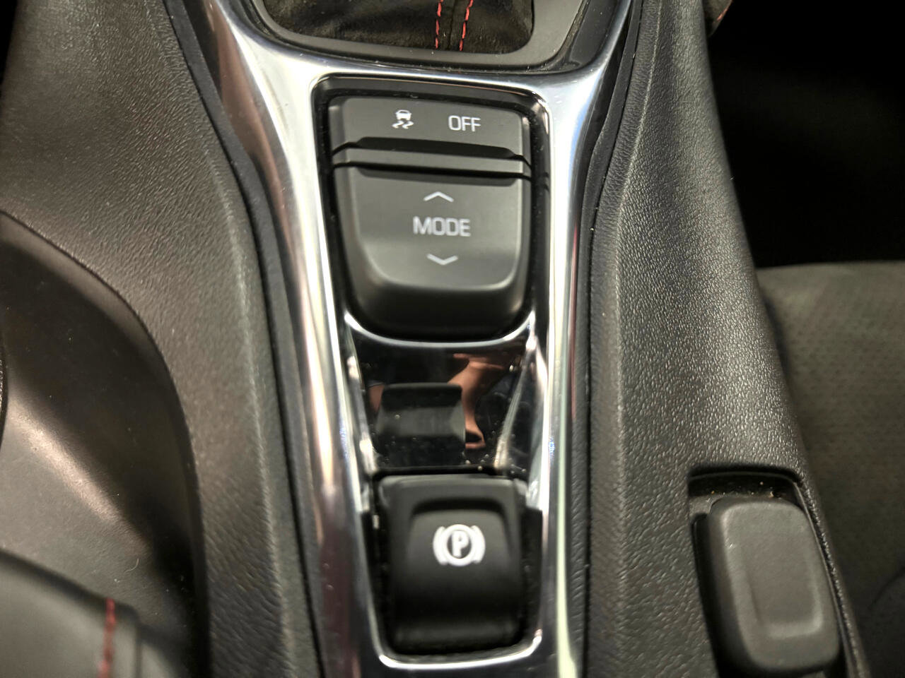 Used 2019 Chevrolet Camaro ZL1 RWD image 19